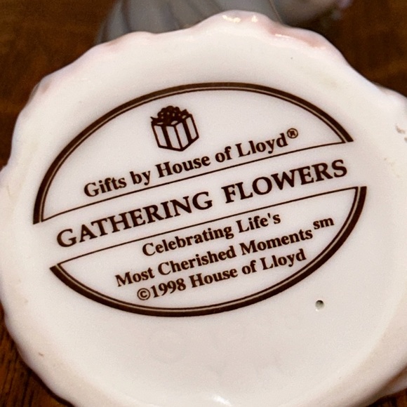 Vintage Retired 1998 House of Lloyd Gathering Flowers Girl Porcelain Figurine - Picture 2 of 4